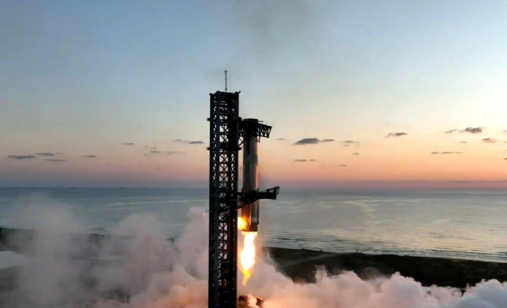 SpaceX's Starship Makes a Dramatic Nighttime Splashdown After Epic Test Flight