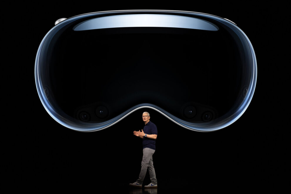 Apple Eyes iPhone-Powered Vision Device