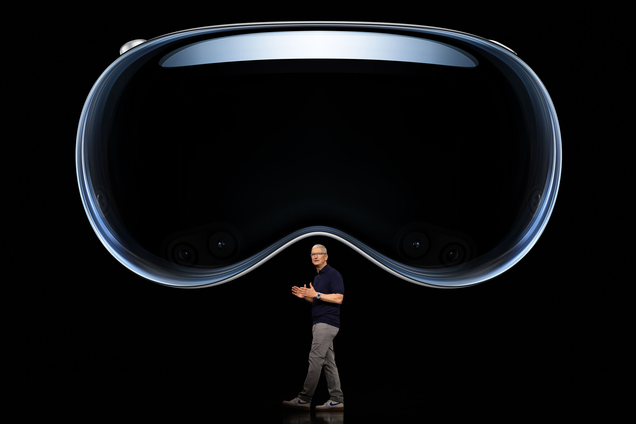 Apple Eyes iPhone-Powered Vision Device